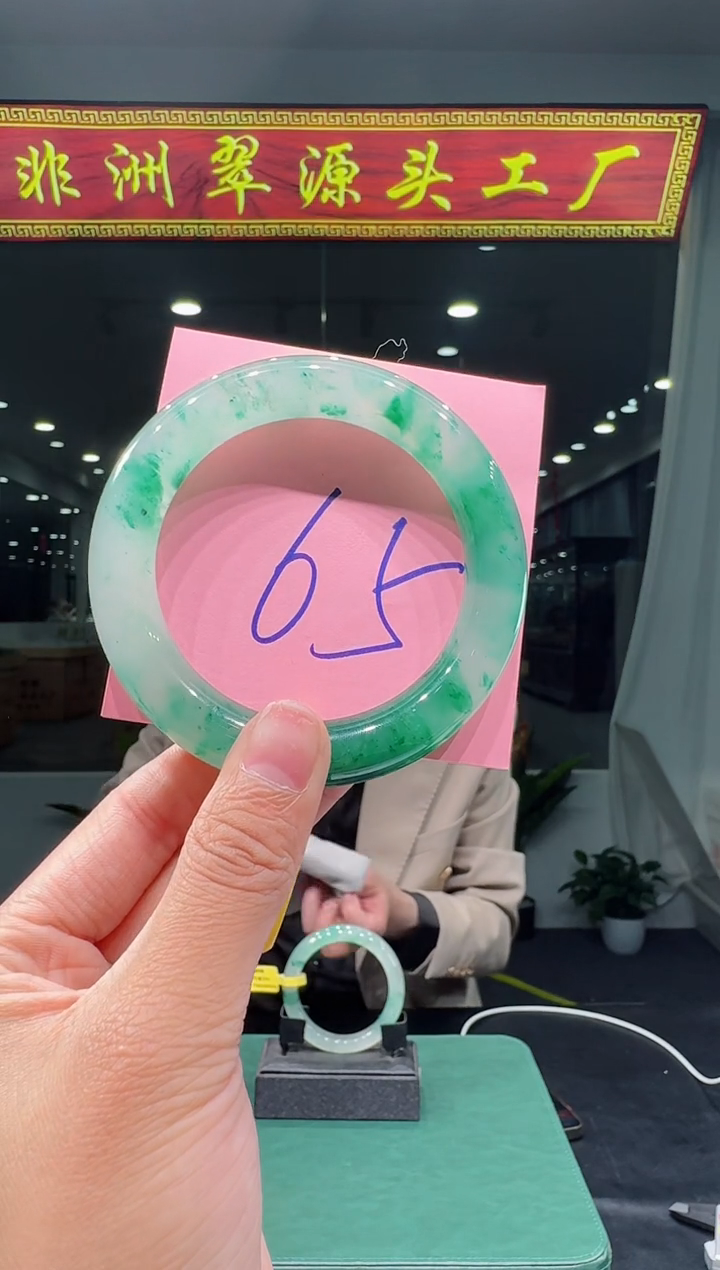 【闪购商品】石英质玉手镯未镶嵌天然A货 非洲翠 手镯（单品）