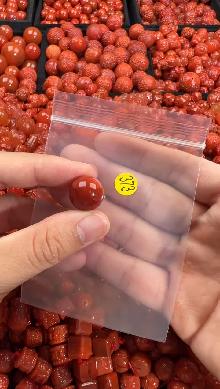 南红玛瑙未镶嵌颈饰1