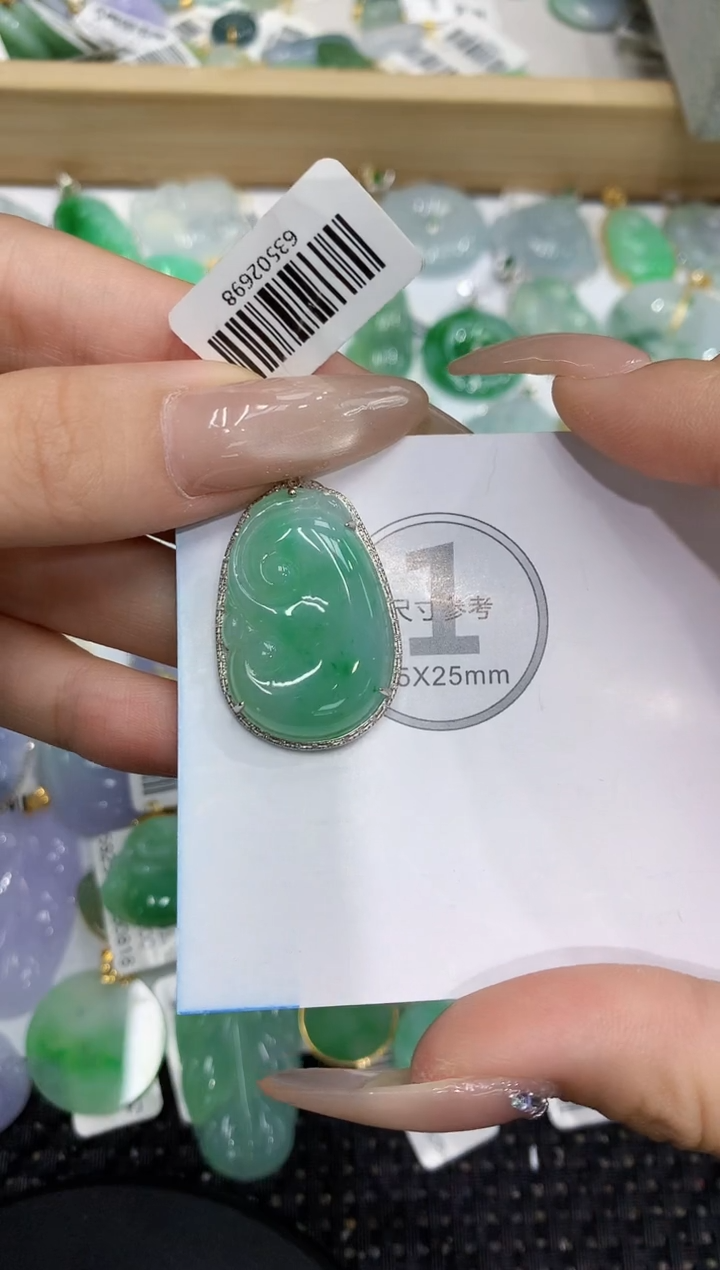 翡翠18K金镶嵌颈饰@*Y111111111111