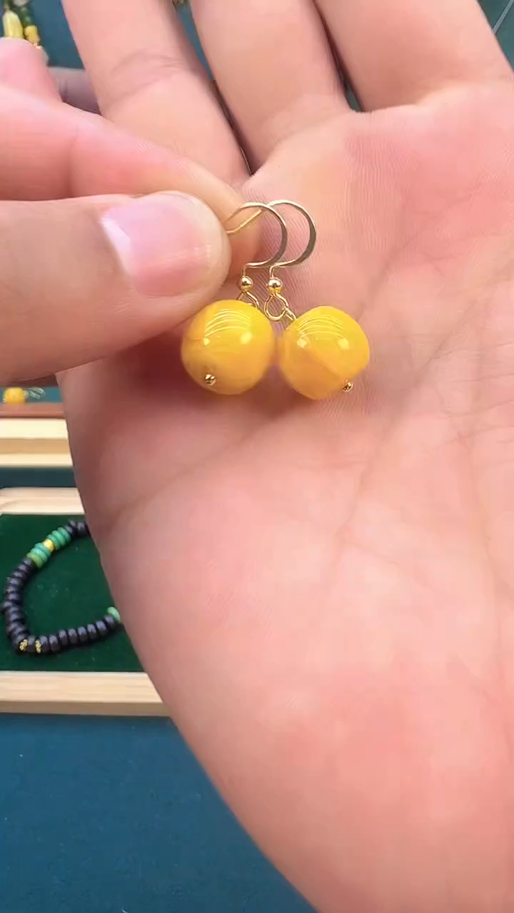 14K金镶嵌蜜蜡耳饰E01