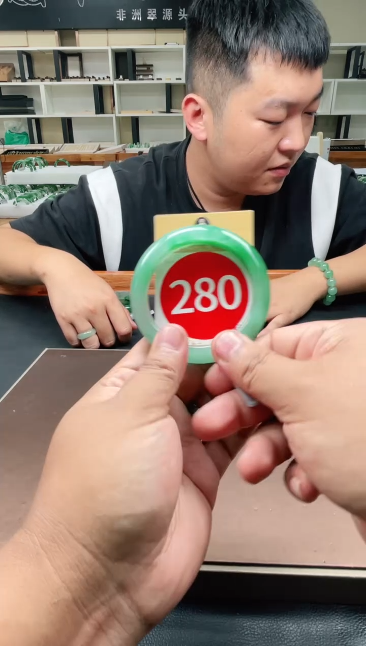 未镶嵌手镯石英质玉57+280