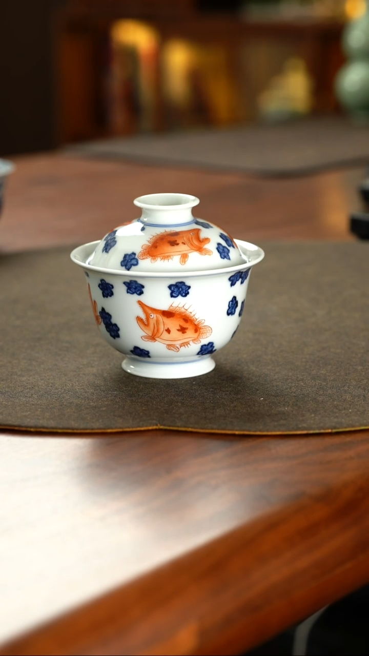 青花矾红鳜鱼盖碗