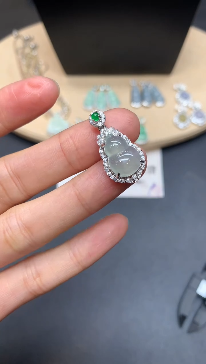【闪购商品】翡翠吊坠(不含链)银S925镶嵌葫芦【多样性发其一】