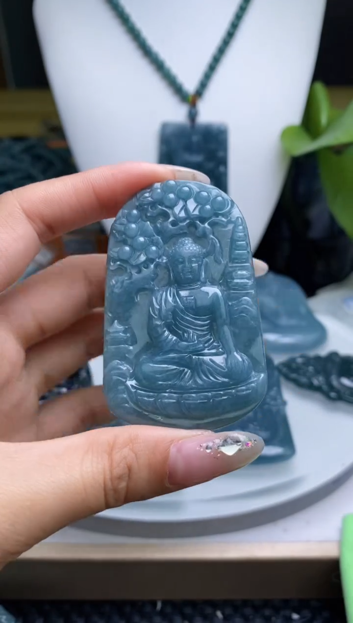 【闪购商品】翡翠颈饰未镶嵌          