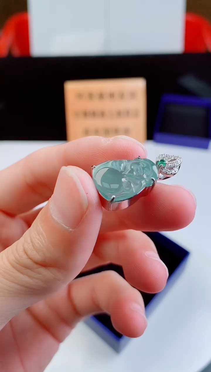 颈饰未镶嵌翡翠   