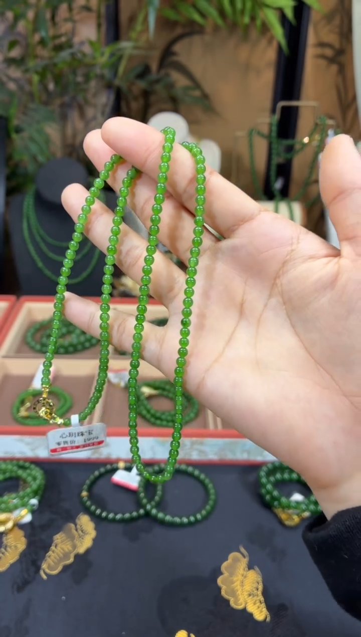 颈饰未镶嵌和田玉（碧玉）4辣阳绿微矿毛衣链