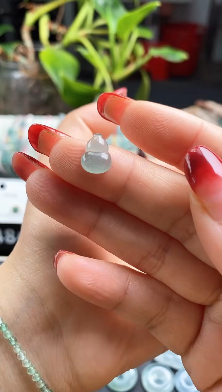 【闪购商品】翡翠颈饰未镶嵌葫芦