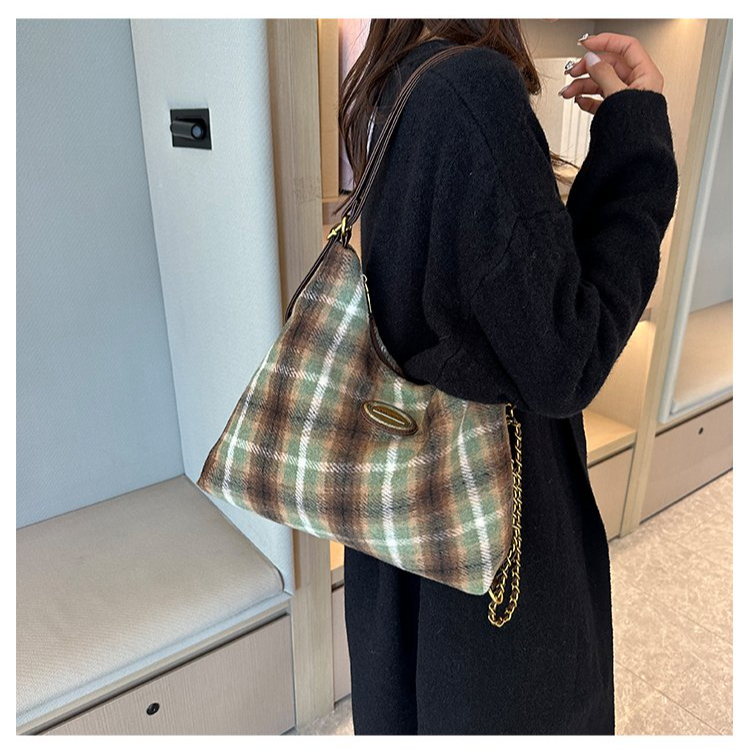 201一300编码春季新款潮流大容量百搭学院风单肩斜挎包包下午二场