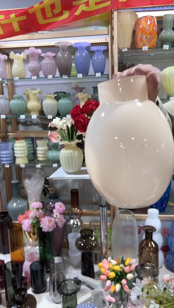 【闪购商品】无铅玻璃奶白色花瓶