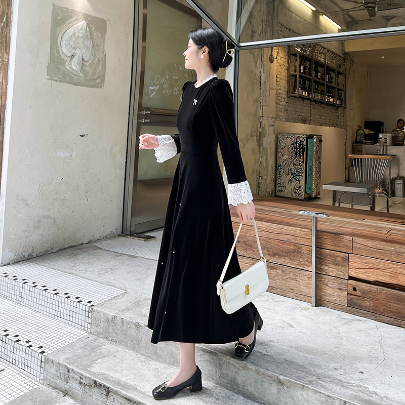 黑色丝绒连衣裙女2025秋季新款法式赫本风裙子长袖中长款收腰长裙