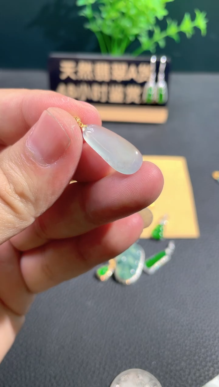 【闪购商品】翡翠颈饰18K金镶嵌翡翠