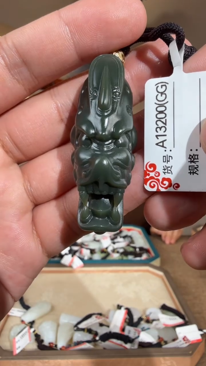 颈饰未镶嵌和田玉GG