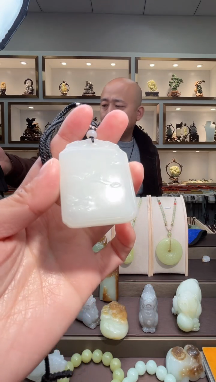 颈饰未镶嵌和田玉苏