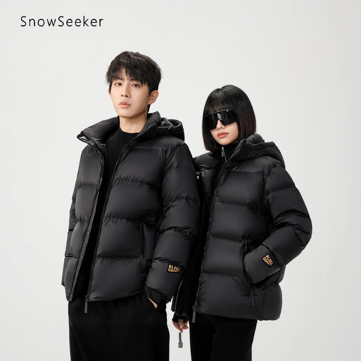 探雪者男女同款冬季短款黑金羽绒服