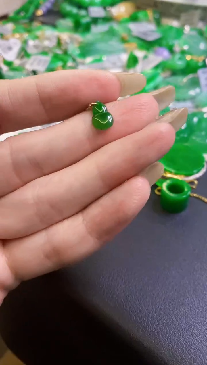 【闪购商品】定制翡翠18K金镶嵌吊坠