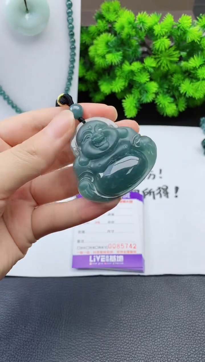 颈饰未镶嵌翡翠 