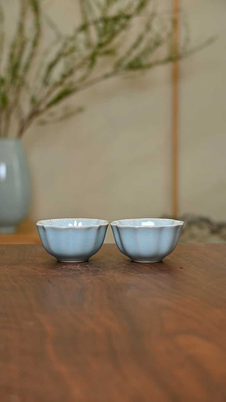 宝相杯2只 天青 微瑕 朱家汝窑款