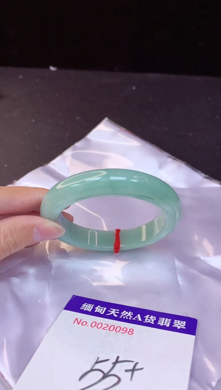 【闪购商品】翡翠手镯未镶嵌55+