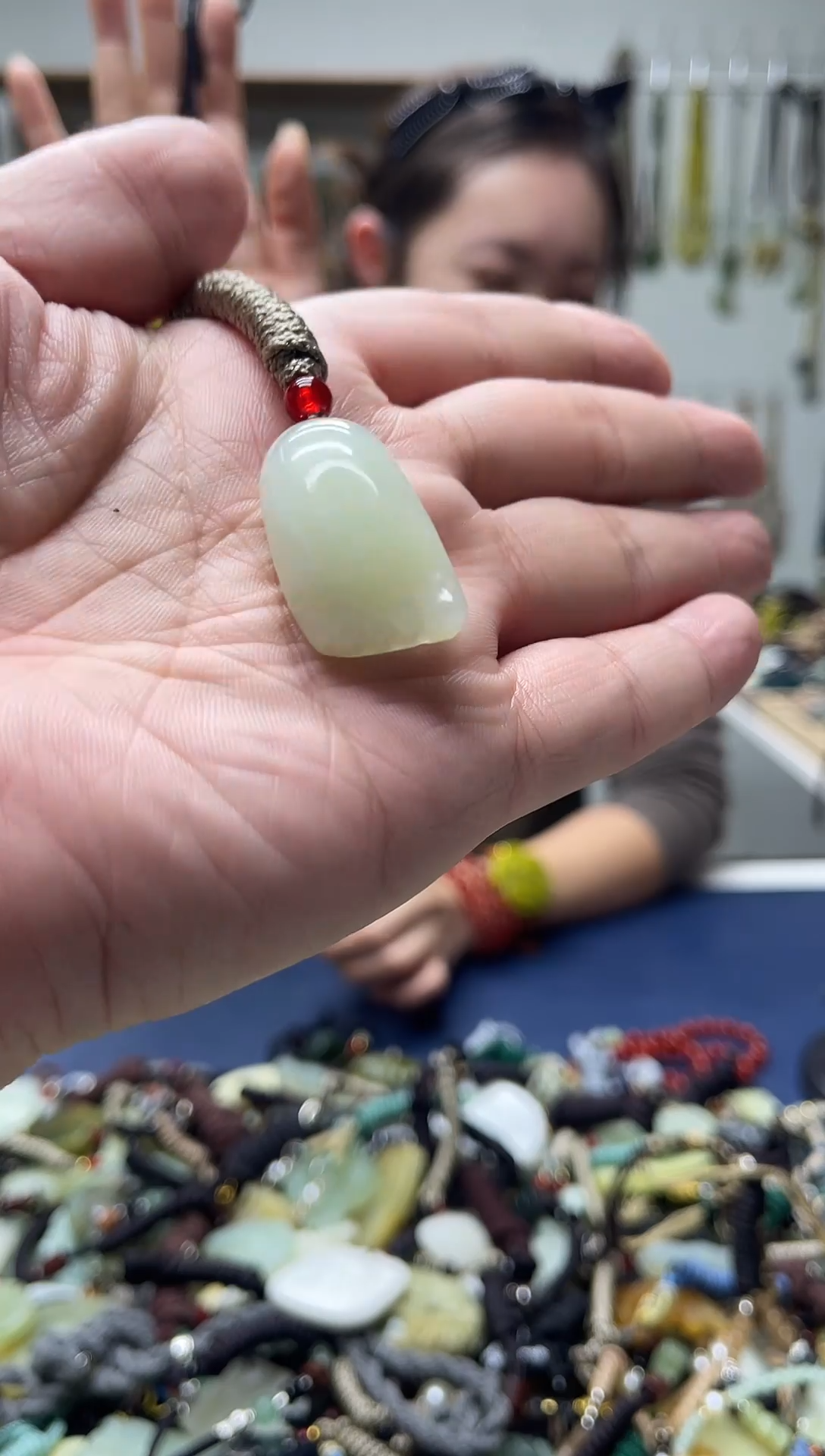 未镶嵌岫玉颈饰`