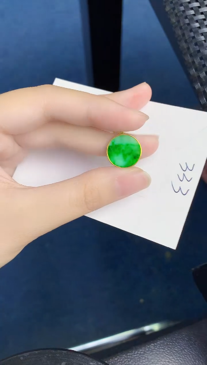 翡翠18K金镶嵌颈饰000000000