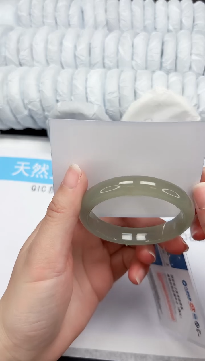 【闪购商品】石英质玉手镯未镶嵌24-55.0