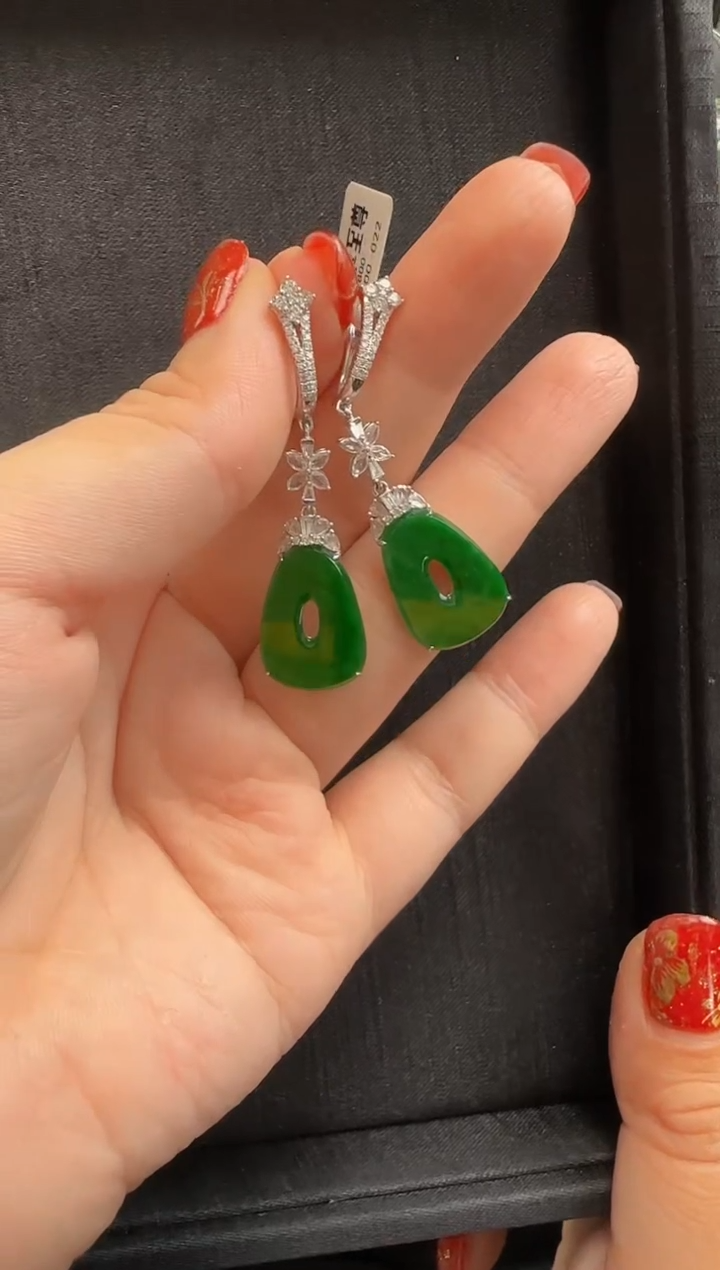 【闪购商品】翡翠耳环18K金镶嵌128福贝一对