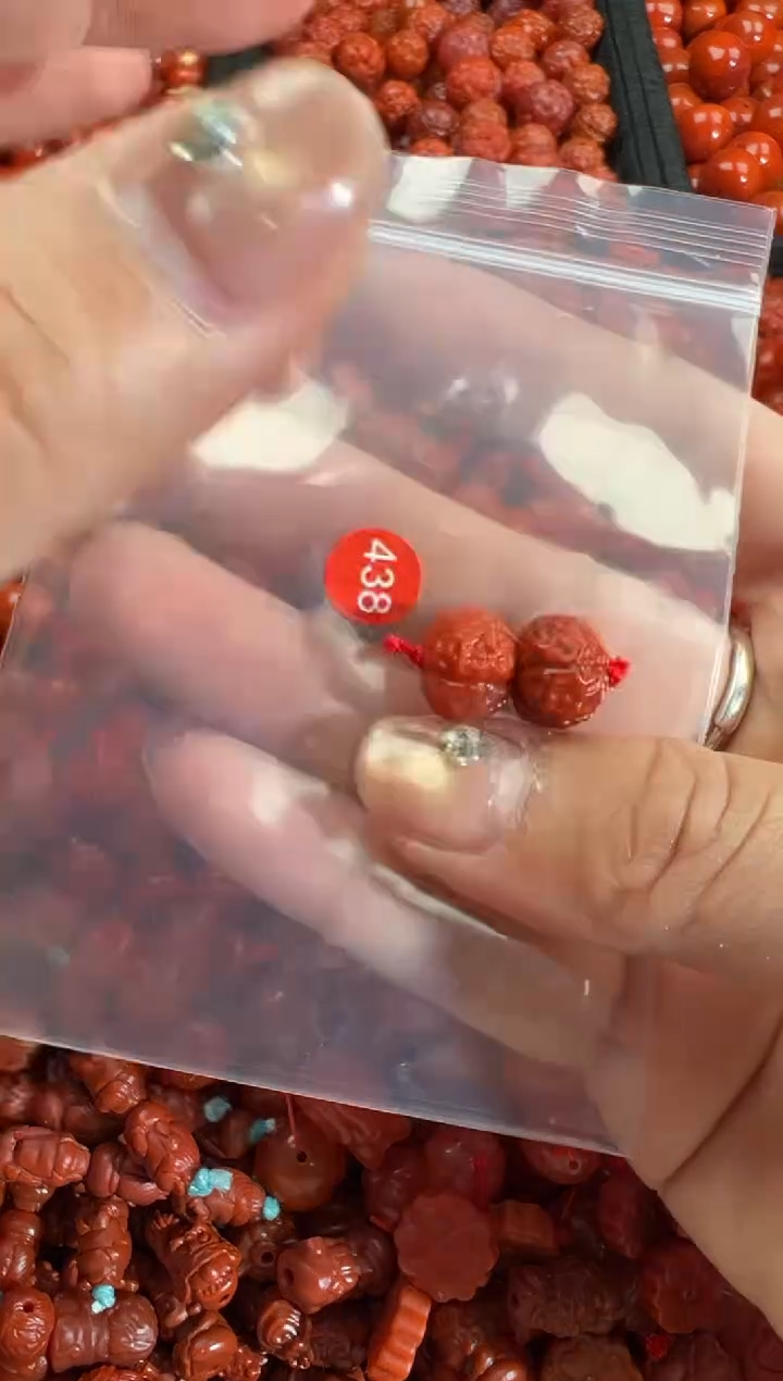 南红玛瑙未镶嵌颈饰1