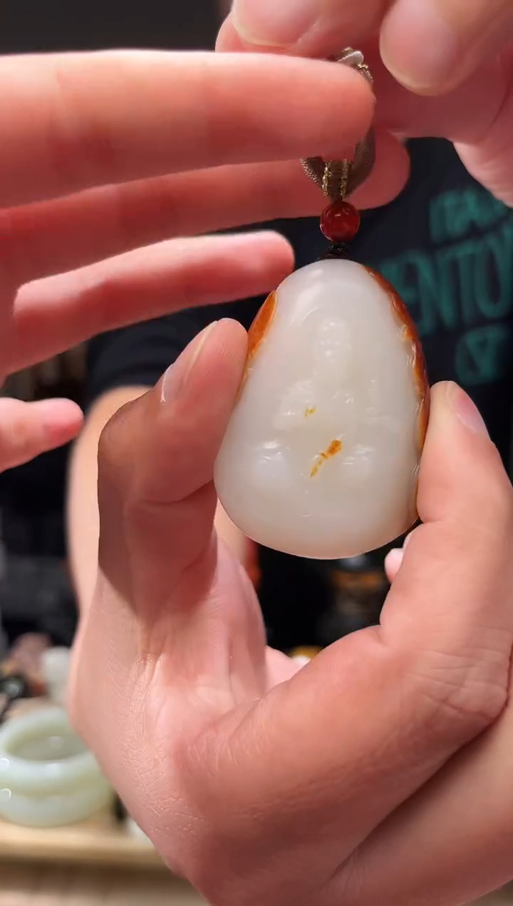 颈饰未镶嵌和田玉吊坠