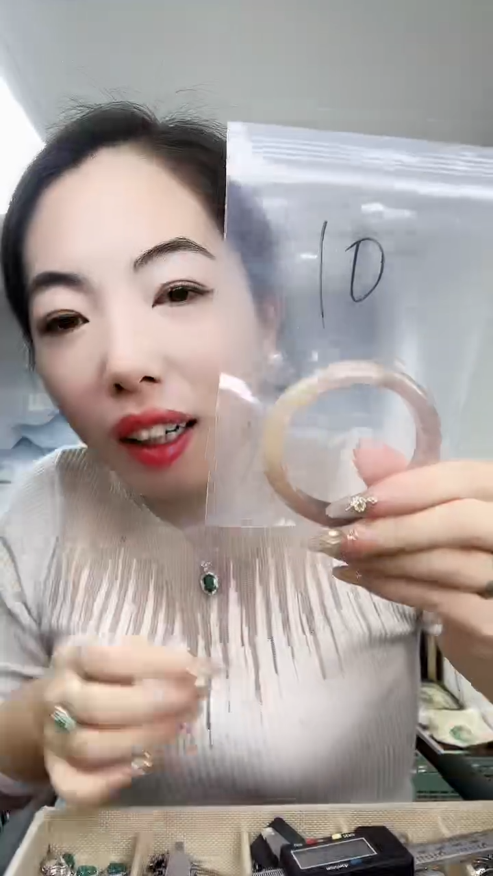 【闪购商品】石英质玉手镯未镶嵌金丝玉手镯55-56 微瑕