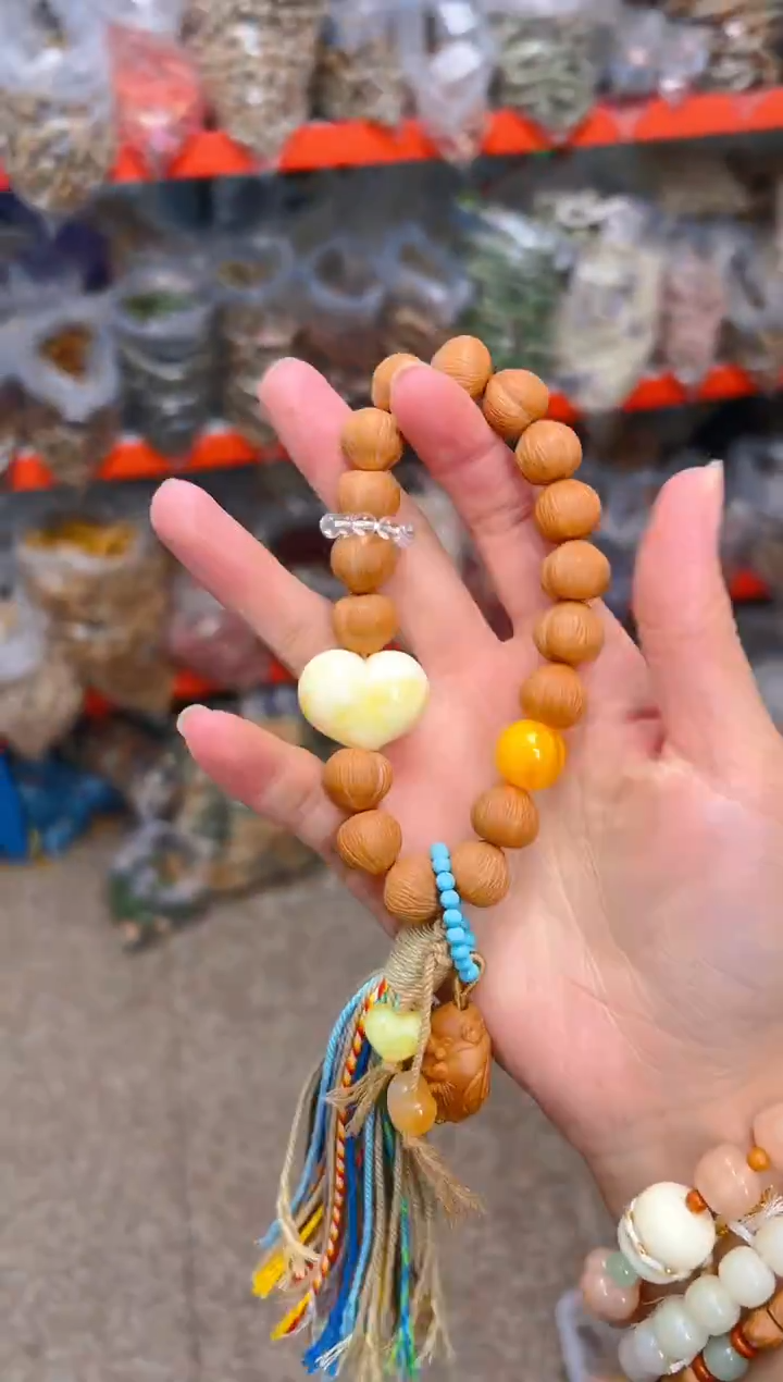 吊坠猴头核桃猴头屁桃新款手持