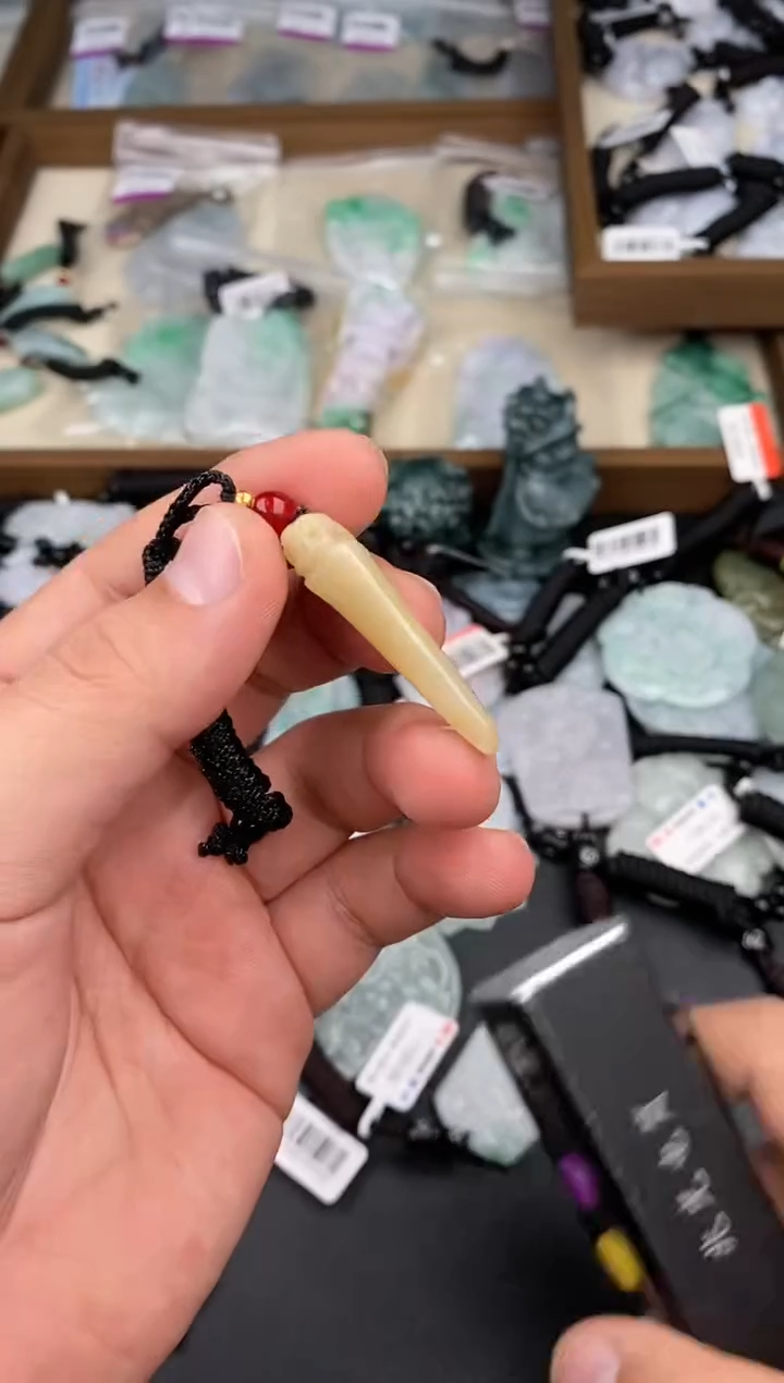 【闪购商品】翡翠颈饰未镶嵌  天然翡翠，一物一图