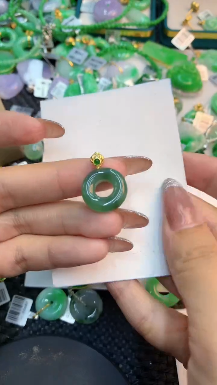 颈饰未镶嵌翡翠1