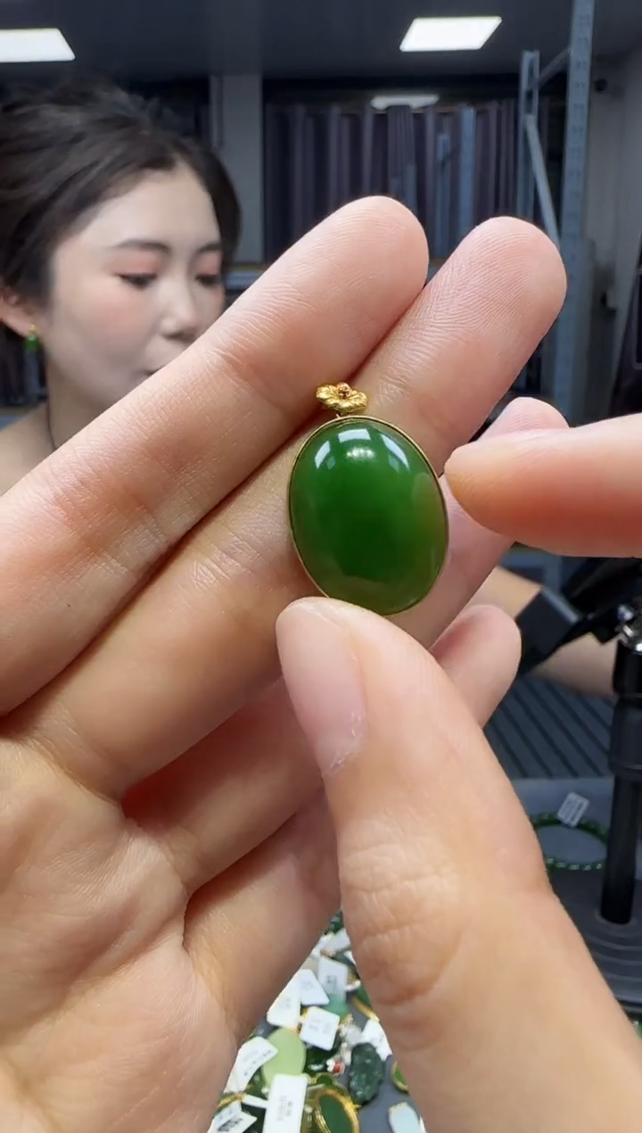 和田玉18K金镶嵌挂件1