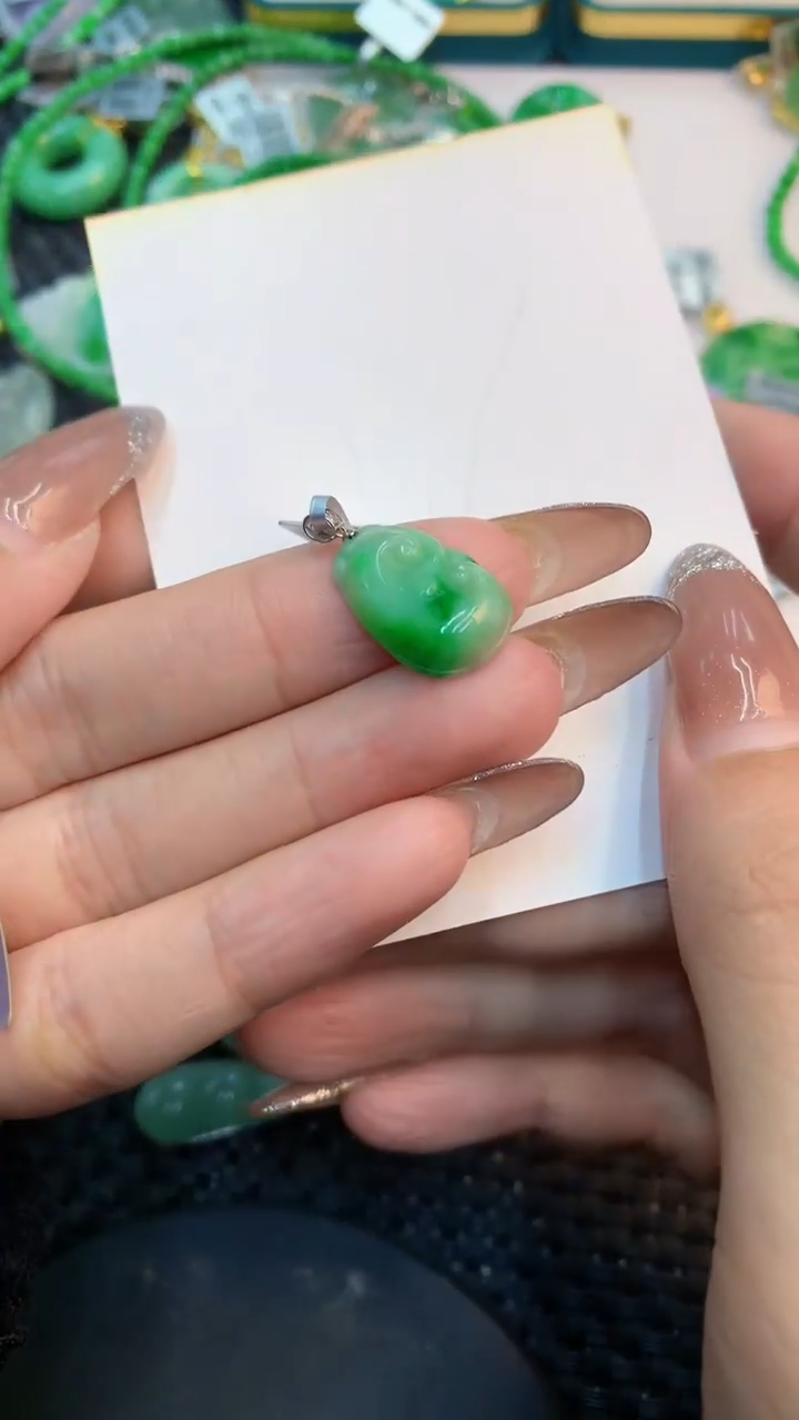 颈饰18K金镶嵌翡翠1