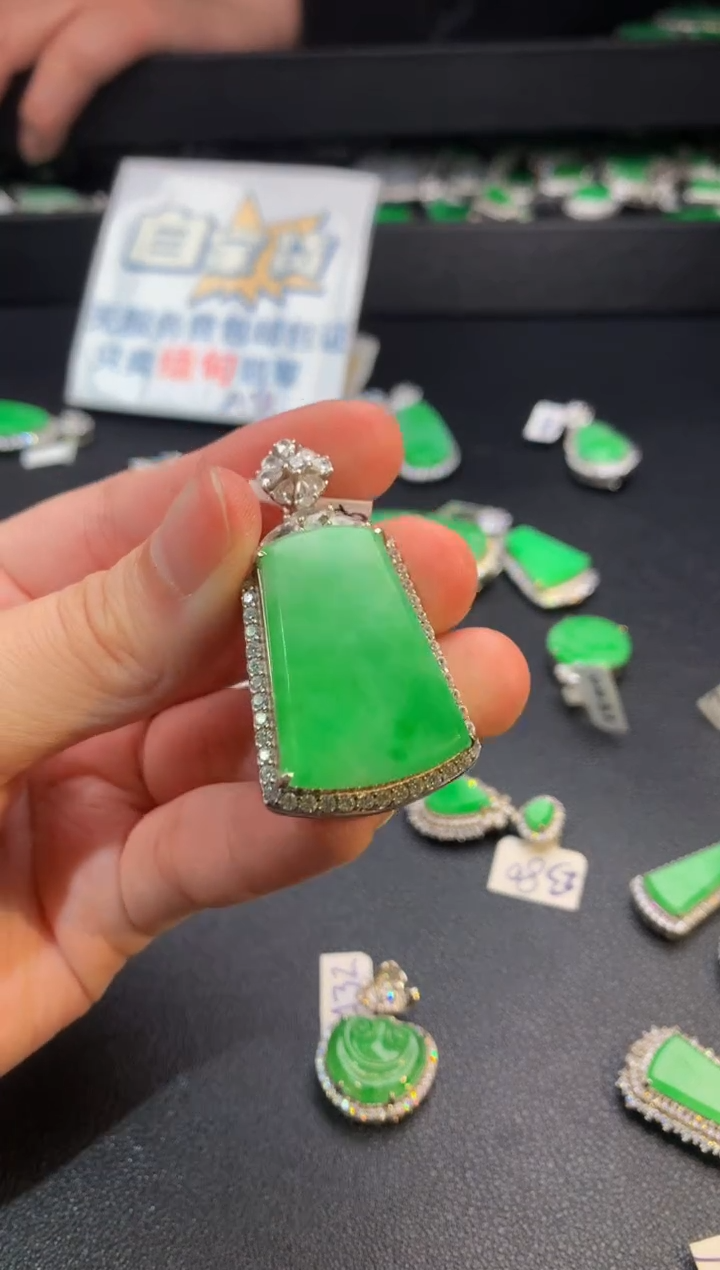 【闪购商品】翡翠颈饰银S925镶嵌翡翠