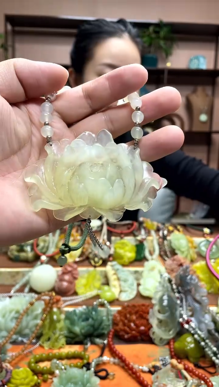 未镶嵌岫玉吊坠·