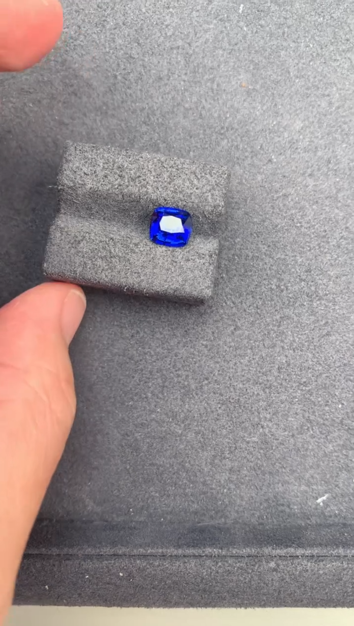 【闪购商品】蓝宝石裸石未镶嵌1.9ct皇家蓝