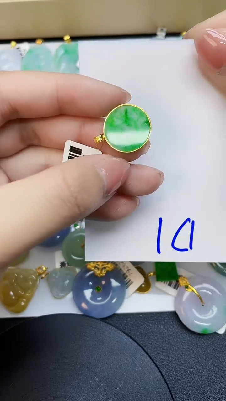 翡翠18K金镶嵌颈饰0000000000