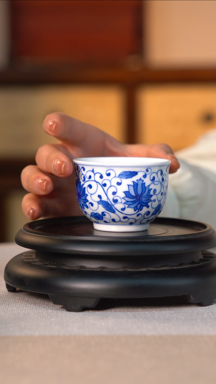 【闪购商品】景德镇青花压手杯026