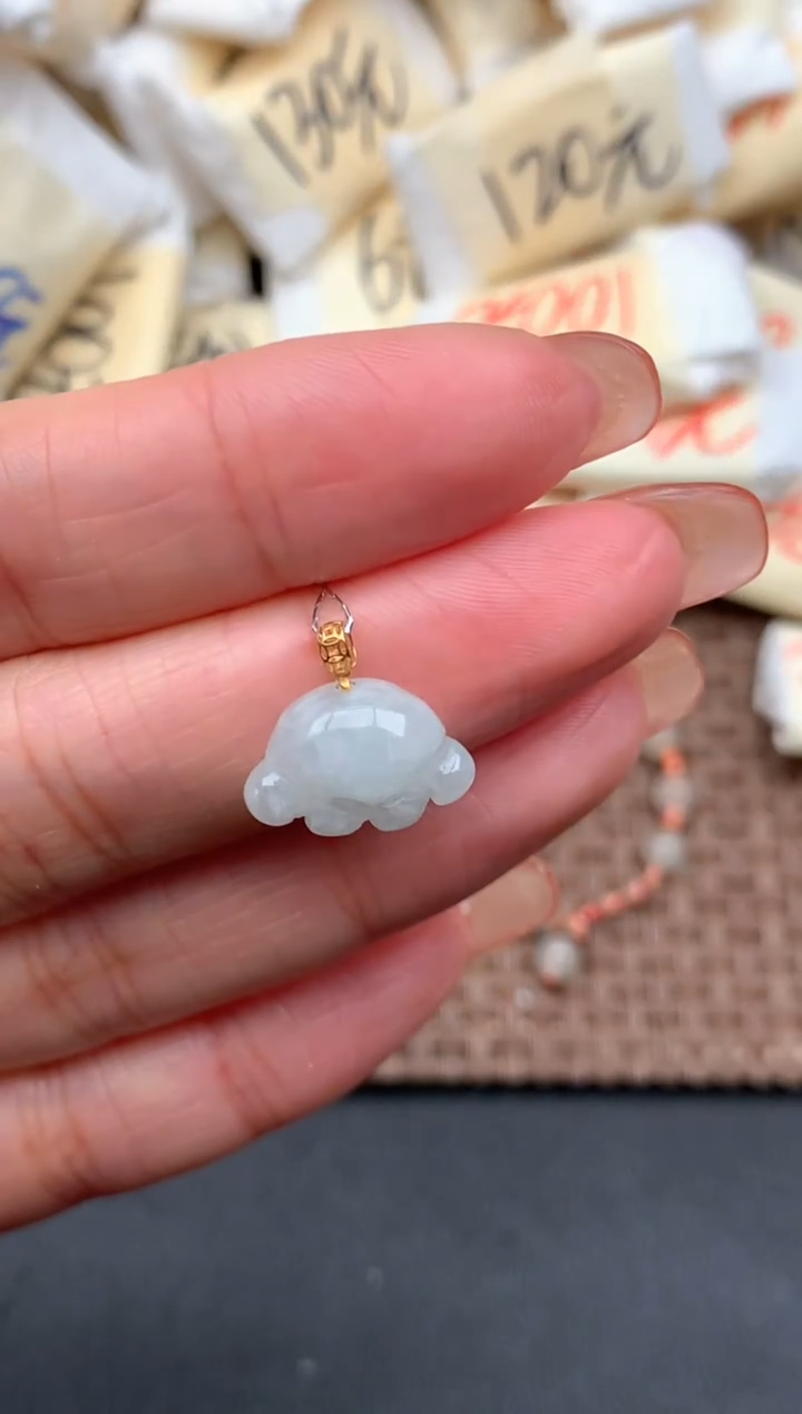 18K金镶嵌挂件翡翠1