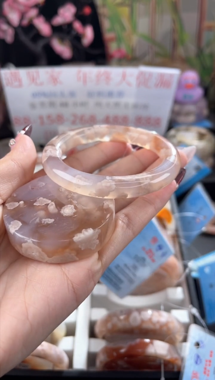 【闪购商品】石英质玉手镯未镶嵌52