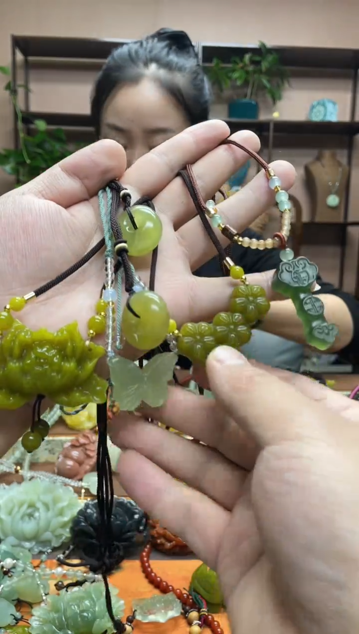 未镶嵌岫玉吊坠·