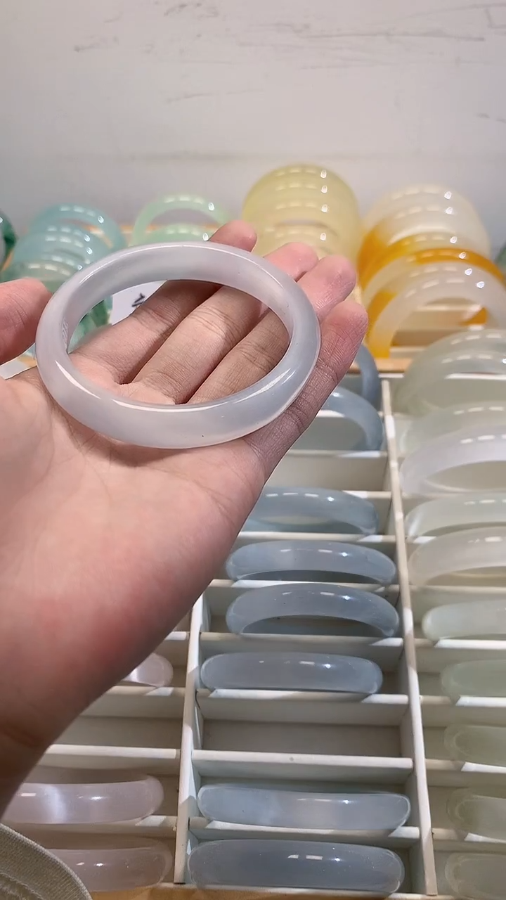 未镶嵌手镯石英质玉手镯1051