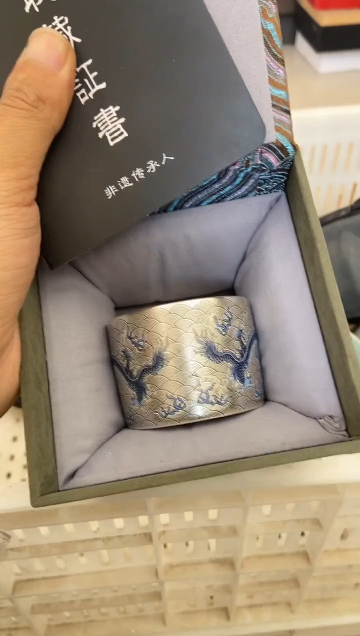 无运费险有瑕疵的摄影的产品有使用过的痕迹有点脏介意勿拍