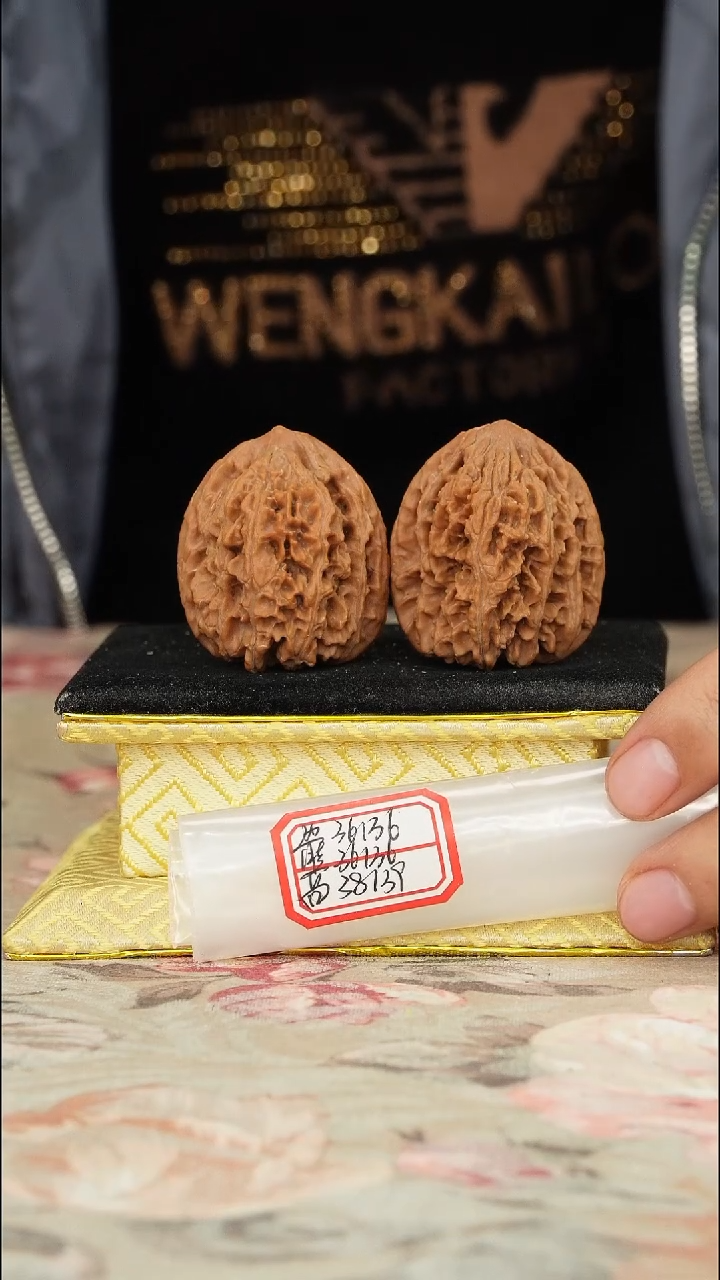 【闪购商品】文玩核桃把件龙纹将军榜