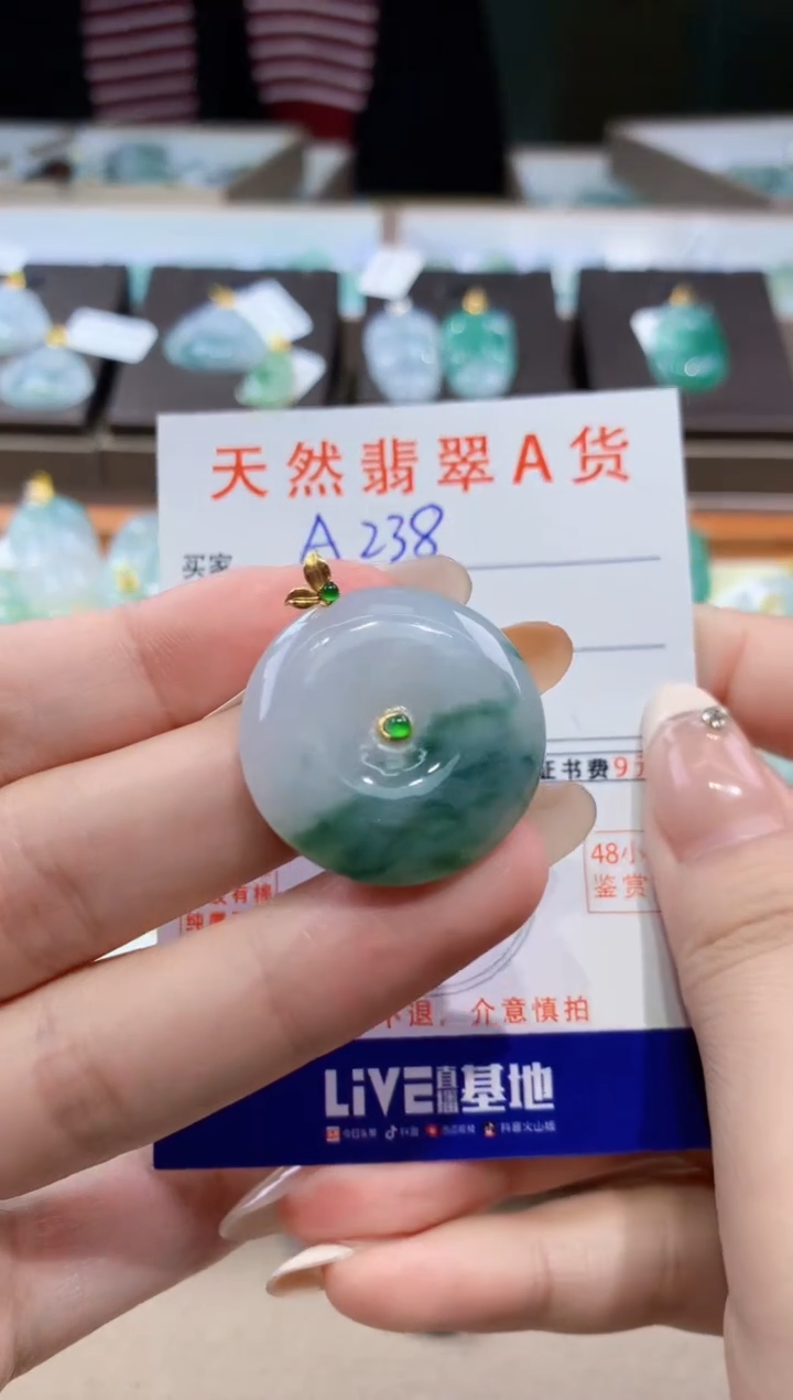 颈饰18K金镶嵌翡翠天然缅甸翡翠A货挂件 