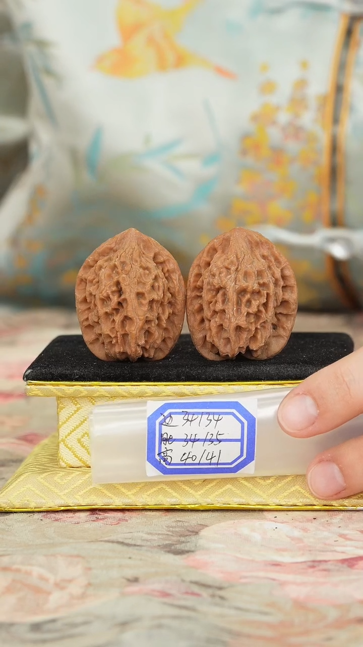 【闪购商品】文玩核桃把件龙纹官帽