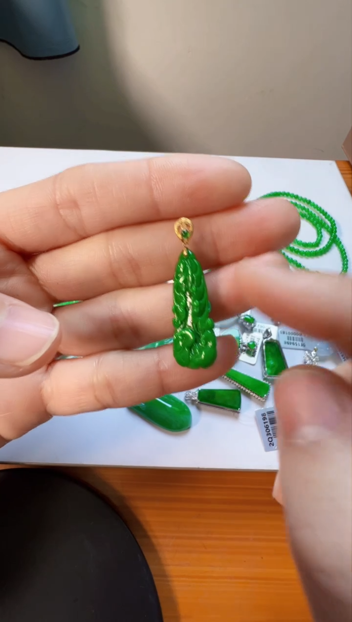 【闪购商品】翡翠吊坠(不含链)18K金镶嵌2980