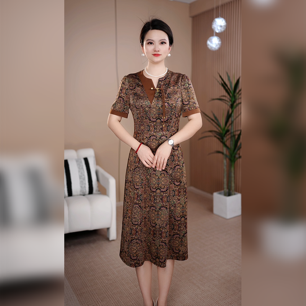 高端碎花连衣裙女2025夏季新款显瘦妈妈洋气时髦减龄大码中长裙子