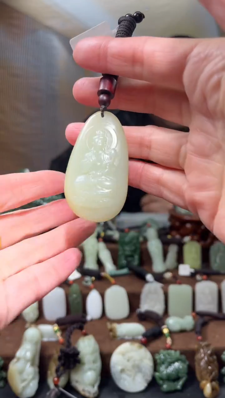 颈饰未镶嵌和田玉.